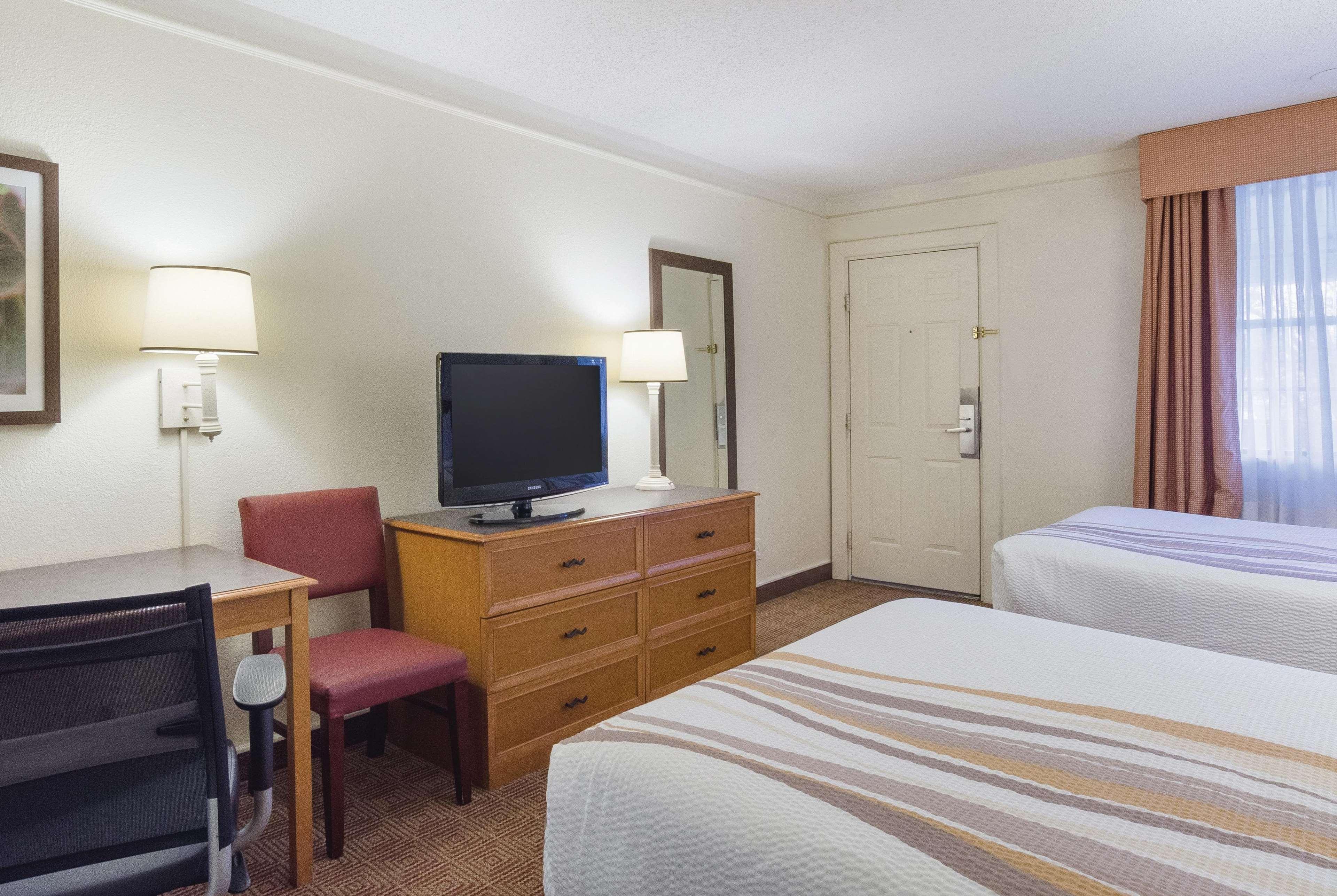 La Quinta By Wyndham Cherry Creek Hotel DEN